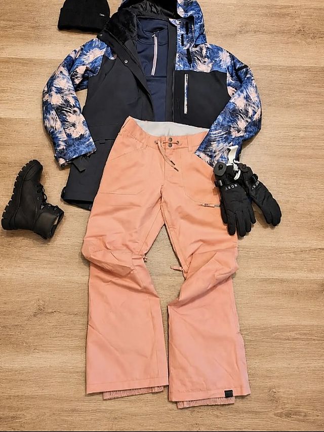 Equipo de nieve: campera, pantalón, guantes y botas