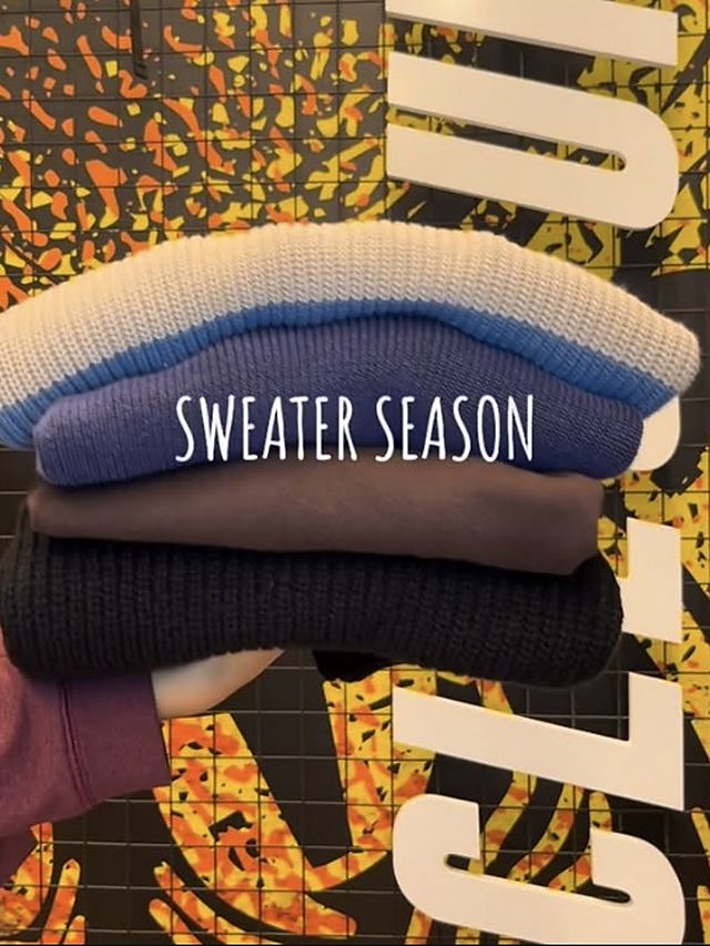 Sweaters de lana apilados en distintos colores